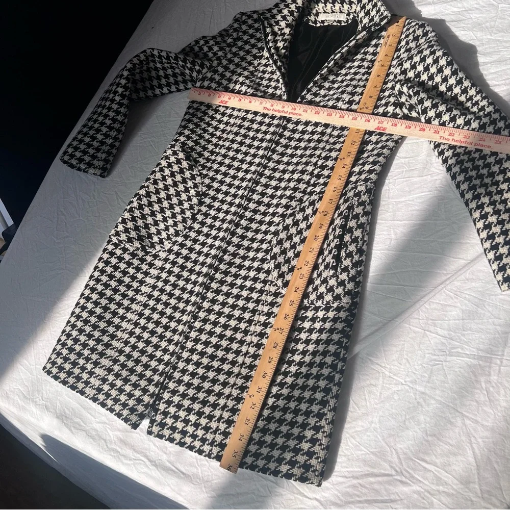 Stylish Black and White Houndstooth Women's Coat - Picture 7 of 8